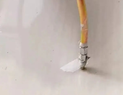 曾都瓷砖空鼓维修公司专业解答在瓷砖铺贴过程中，如果使用的砂料过粗（如全部使用了粗砂），可能会导致以下问题